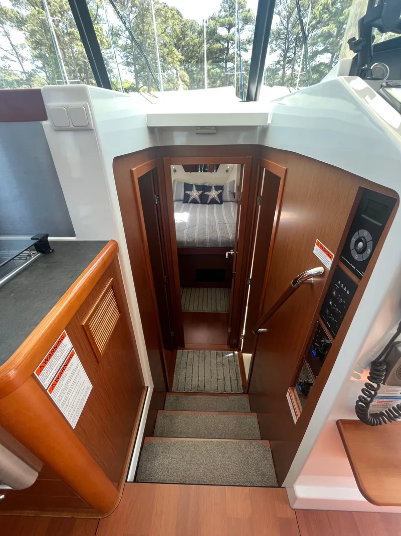Slide: The Image of Interior of 2015 Beneteau Swift Trawler 34 Fly. - 16