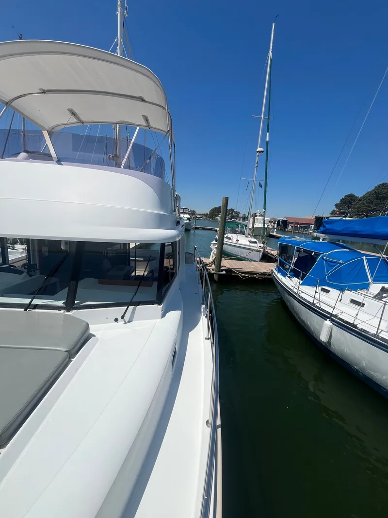 Slide: The Image of Beneteau Swift Trawler 34 Fly 2015 docked, sunny day. - 38