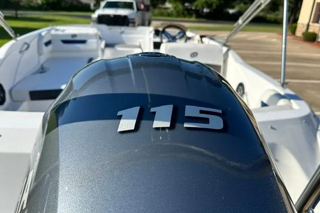 Slide: The Image of 2021 Hurricane SunDeck Sport 185 OB boat with 115 horsepower engine, interior view. - 17