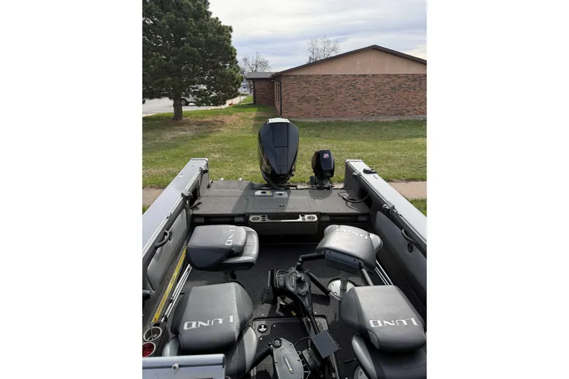 Slide: The Image of 2019 Lund 1950 Tyee Magnum ITS boat interior with seats and equipment. - 5