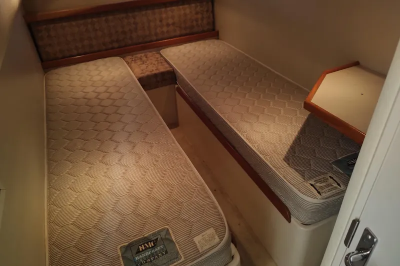 Slide: The Image of Twin beds in the cabin of a 1998 Cruisers Yachts 3870 Express. - 28