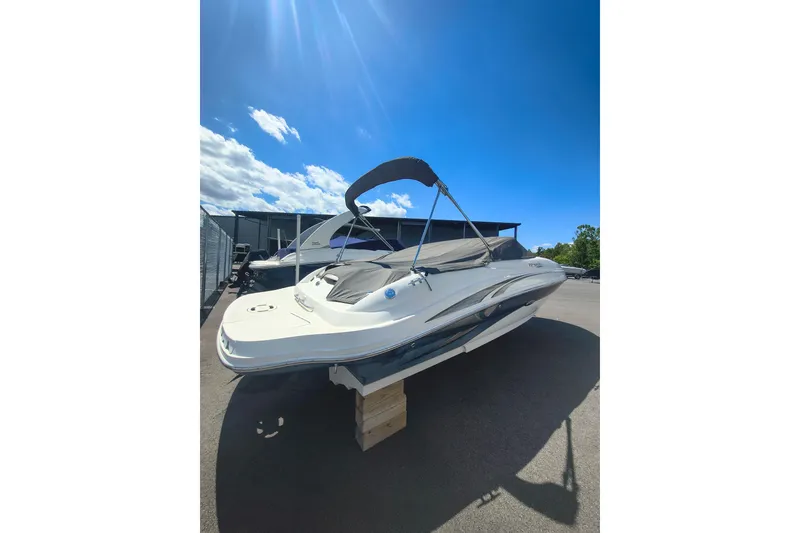 The Image of Sea Ray 220 2004 - undefined