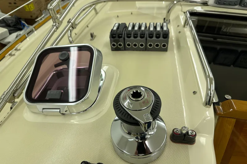 Slide: The Image of Deck of 2007 Sabre 386 yacht with winch and hatch. - 109