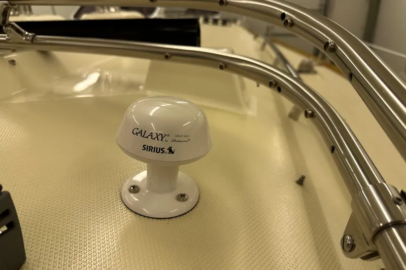 Slide: The Image of Galaxy SRA-40 Sirius antenna on 2007 Sabre 386 yacht deck. - 111
