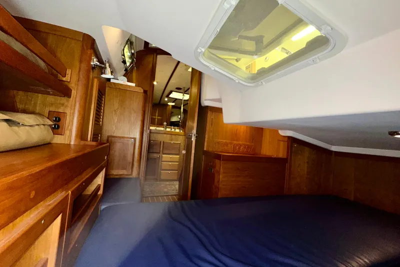 Slide: The Image of Aft Cabin 2 w/ Overhead Hatch - 31