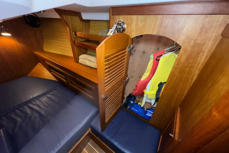 Slide: The Image of Aft Cabin 4 Storage Areas - 33