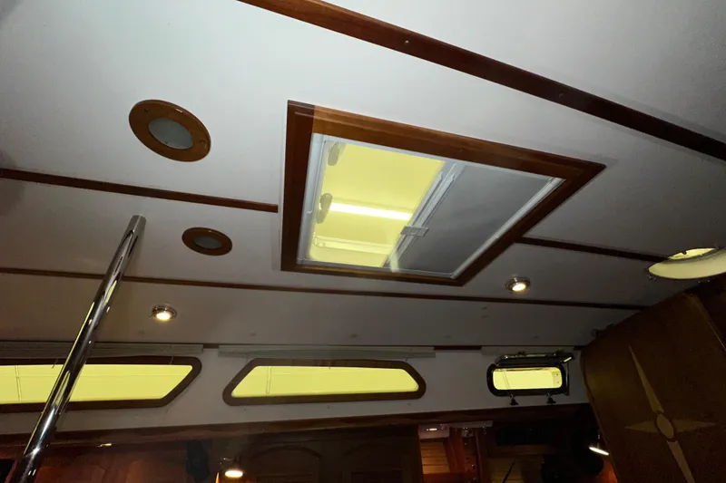 Slide: The Image of Interior ceiling of a 2007 Sabre 386 yacht with skylight and lighting fixtures. - 64