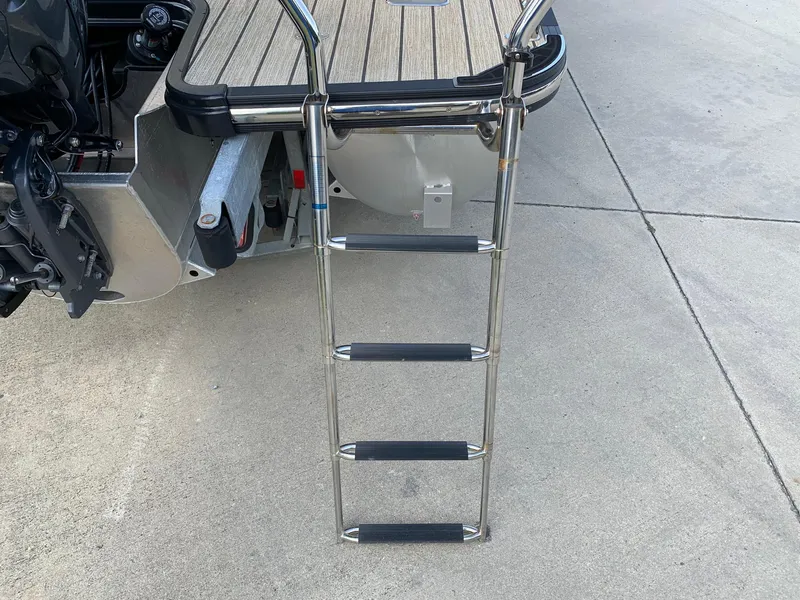 Slide: The Image of Starcraft SLS 3 boat ladder, stainless steel, 2021 model. - 12