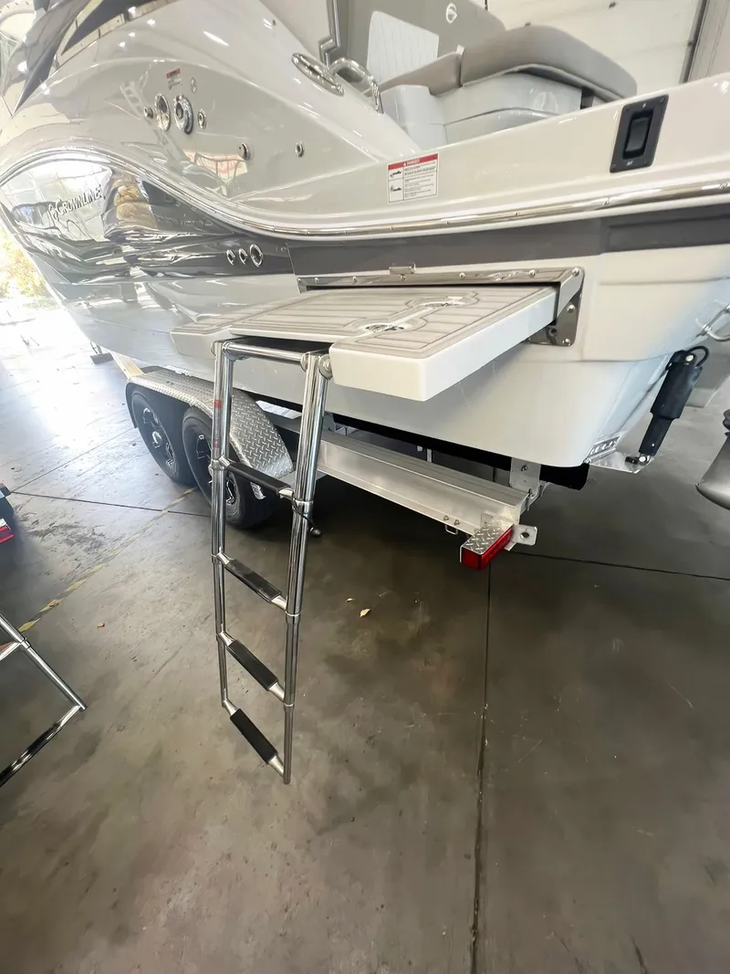 Slide: The Image of Crownline Boats 280 CRX 2025 - 3