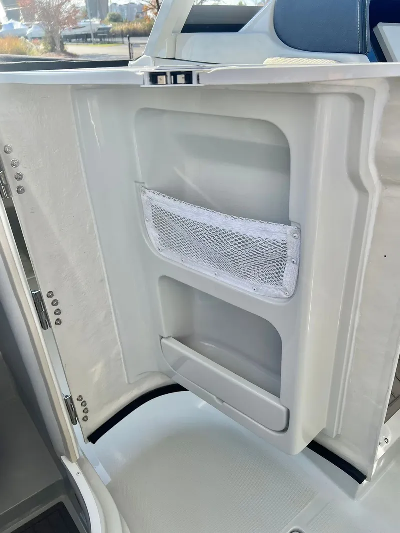Slide: The Image of Crownline Boats 280 DC 2025 - 6