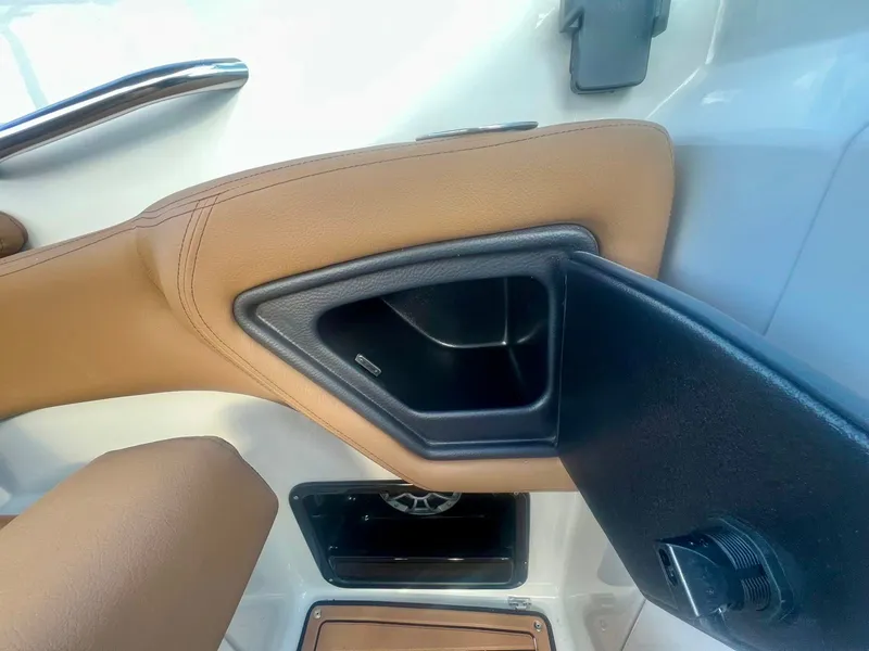 Slide: The Image of Crownline Boats 310 XSS 2025 - 3