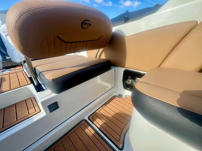 Slide: The Image of Crownline Boats 310 XSS 2025 - 6