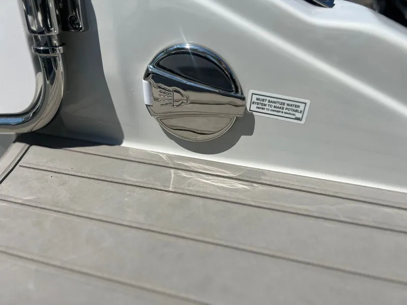 Slide: The Image of Crownline Boats Eclipse E260 XS 2026 - 10
