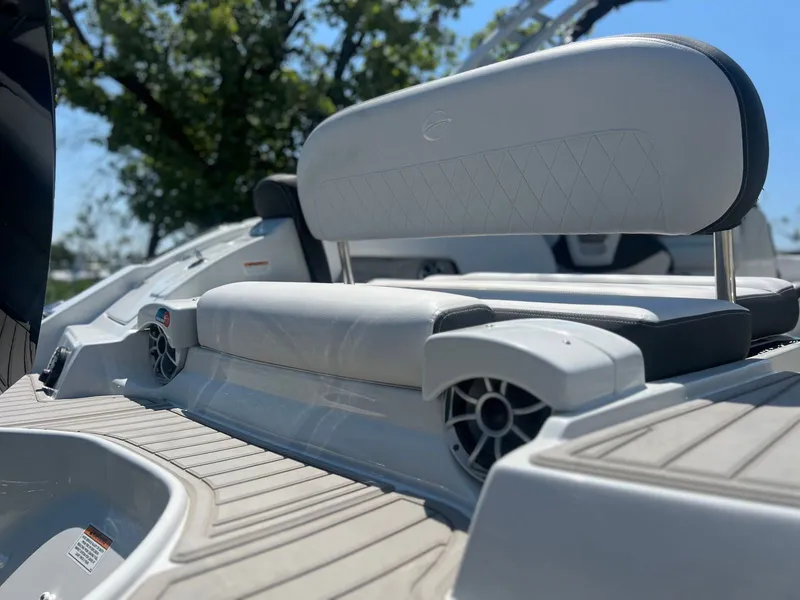 Slide: The Image of Crownline Boats Eclipse E260 XS 2026 - 11