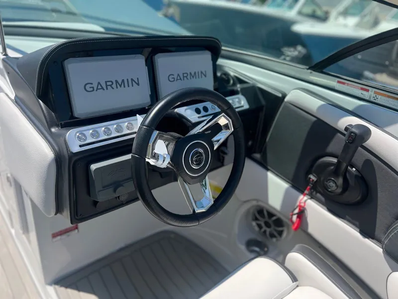 Slide: The Image of Crownline Boats Eclipse E260 XS 2026 - 12