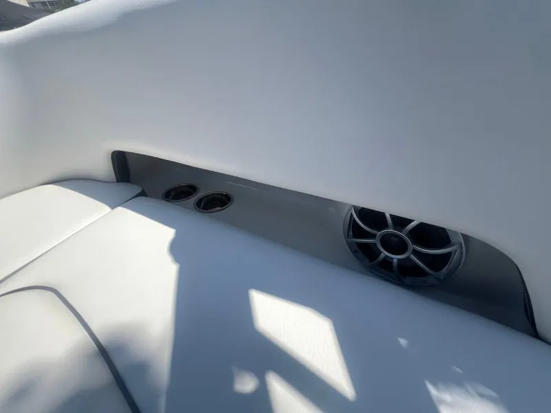 Slide: The Image of Crownline Boats Eclipse E260 XS 2026 - 13