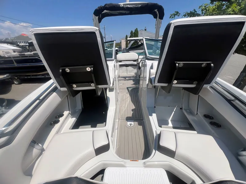 Slide: The Image of Crownline Boats Eclipse E260 XS 2026 - 3