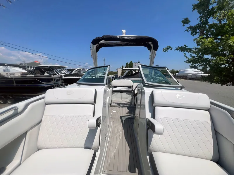Slide: The Image of Crownline Boats Eclipse E260 XS 2026 - 4