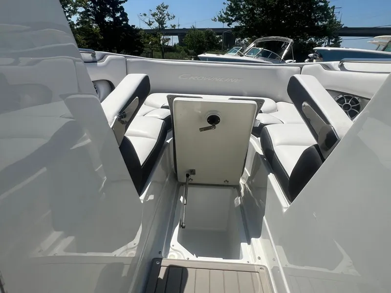 Slide: The Image of Crownline Boats Eclipse E260 XS 2026 - 6