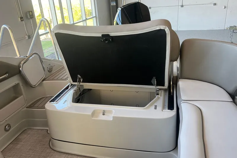 Slide: The Image of Crownline Boats Eclipse E260 XS 2026 - 5