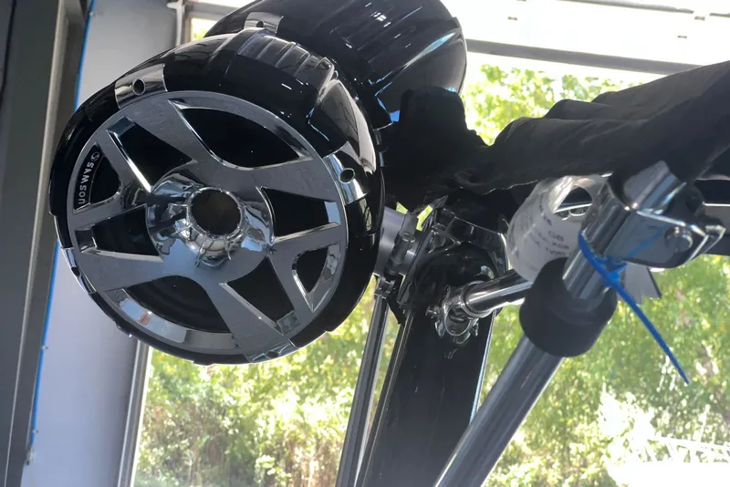 Slide: The Image of Crownline Boats Eclipse E260 XS 2026 - 6