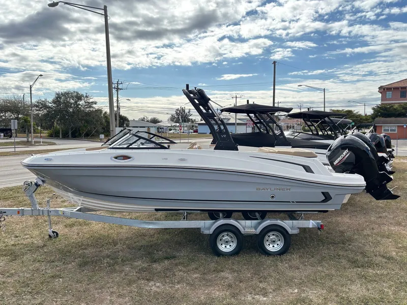 The Image of Bayliner VR6OB 2026 - 0