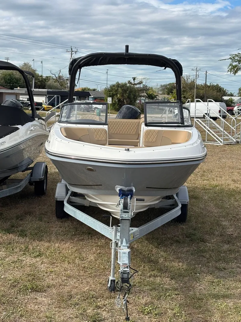 Slide: The Image of Bayliner VR6OB 2026 - 10