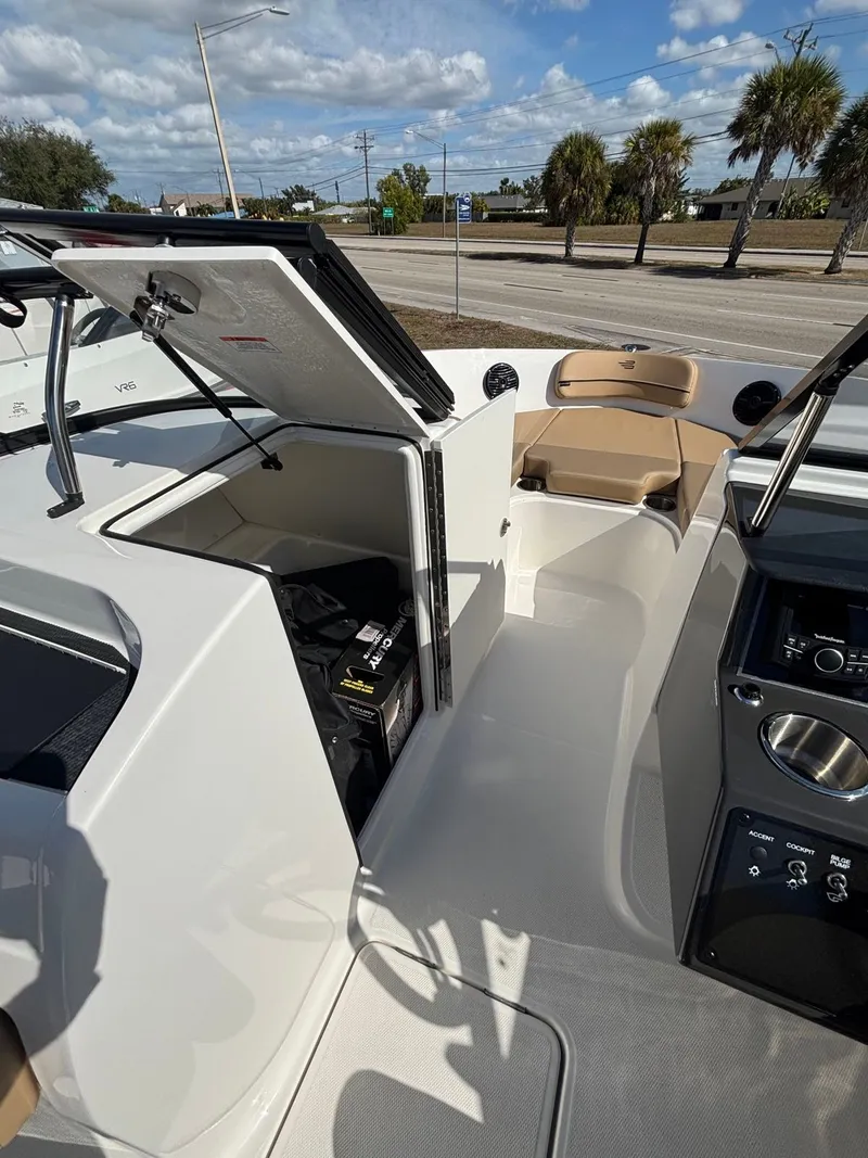 Slide: The Image of Bayliner VR6OB 2026 - 2