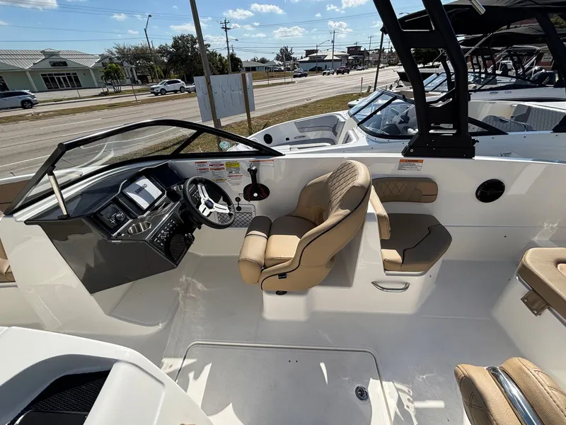 Slide: The Image of Bayliner VR6OB 2026 - 3