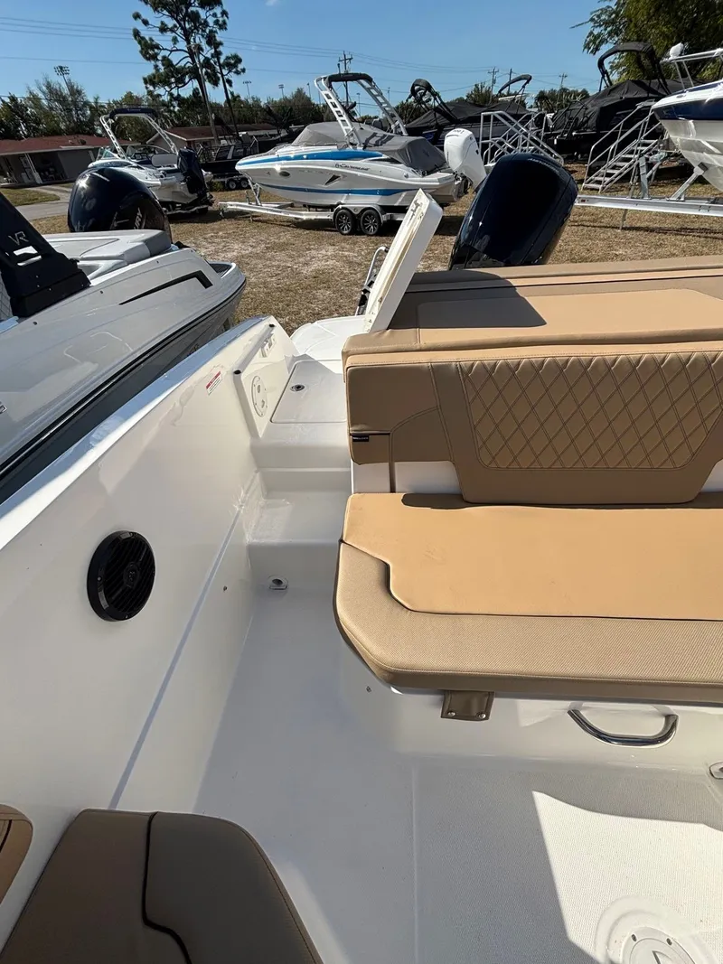 Slide: The Image of Bayliner VR6OB 2026 - 4
