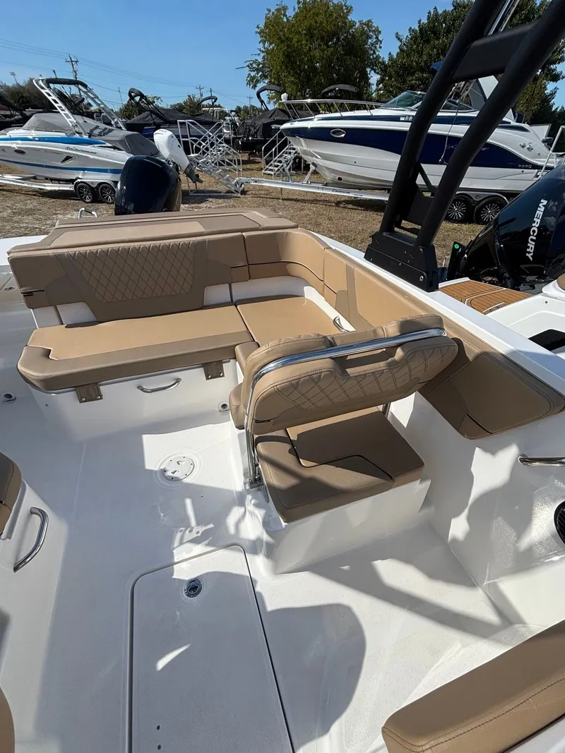 Slide: The Image of Bayliner VR6OB 2026 - 5