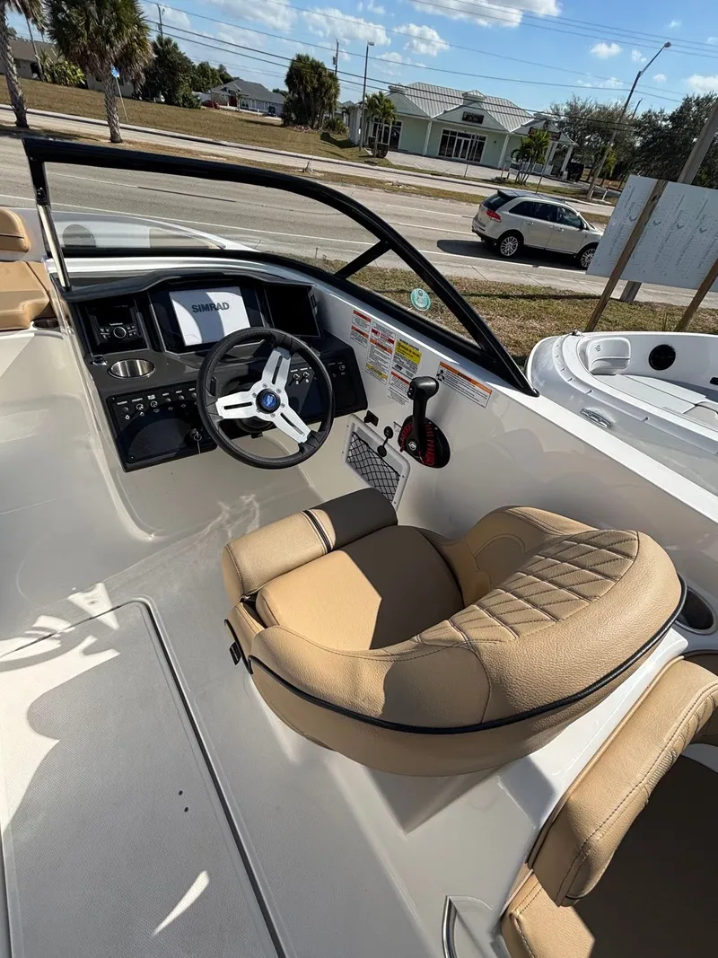 Slide: The Image of Bayliner VR6OB 2026 - 6