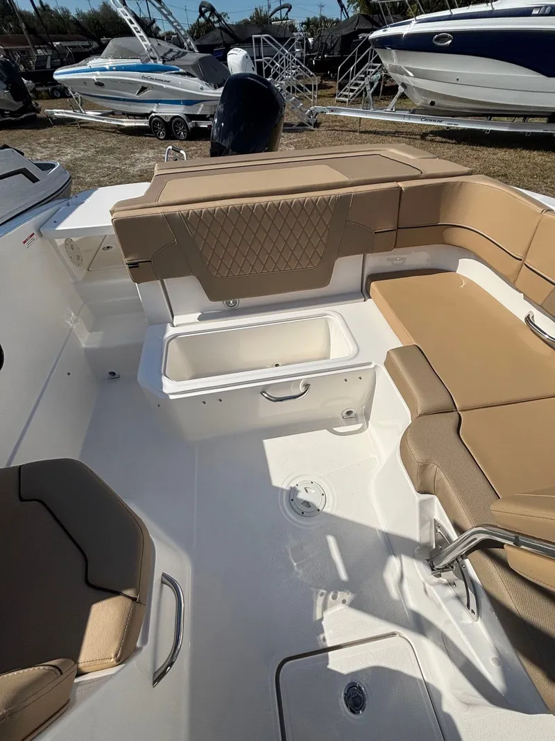 Slide: The Image of Bayliner VR6OB 2026 - 9