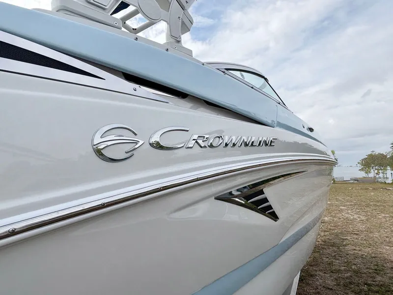 Slide: The Image of Crownline Boats 260 XSS 2026 - 10