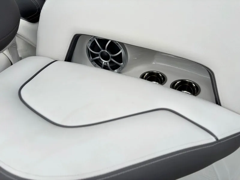 Slide: The Image of Crownline Boats 260 XSS 2026 - 12