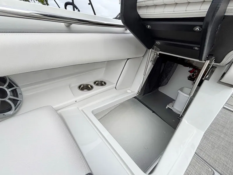 Slide: The Image of Crownline Boats 260 XSS 2026 - 13