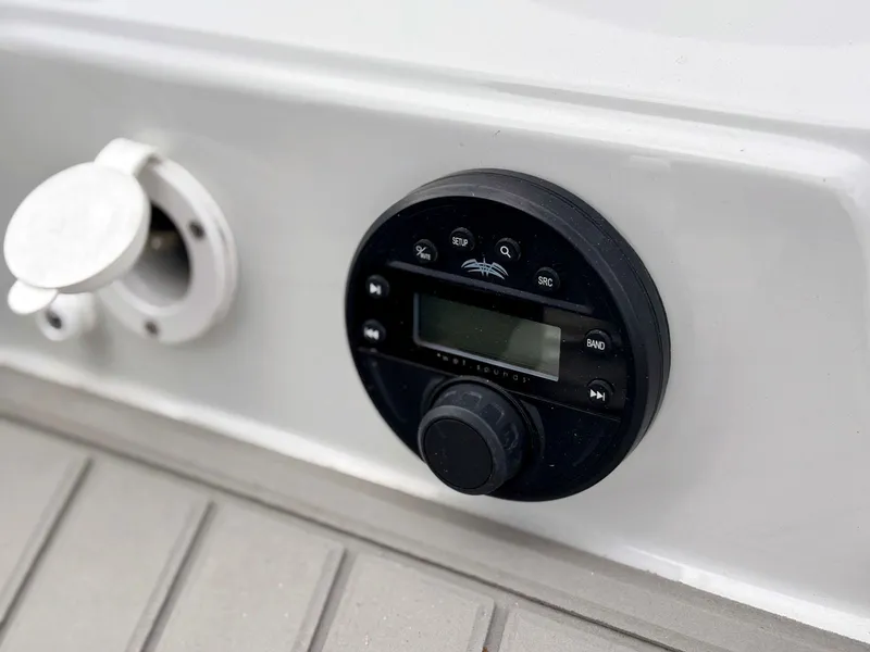Slide: The Image of Crownline Boats 260 XSS 2026 - 4