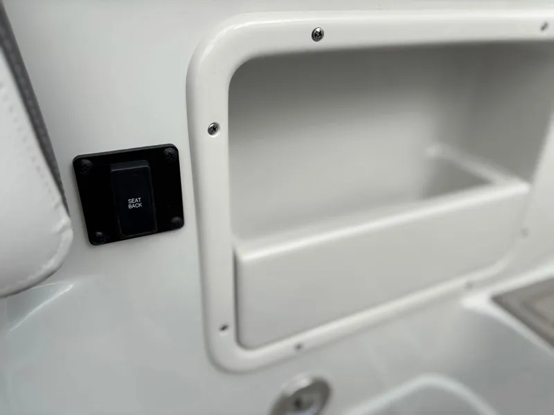 Slide: The Image of Crownline Boats 260 XSS 2026 - 5