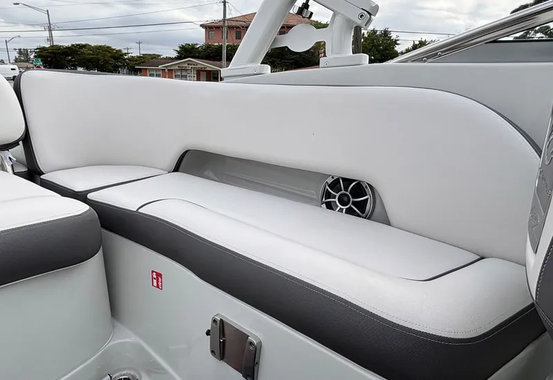 Slide: The Image of Crownline Boats 260 XSS 2026 - 7