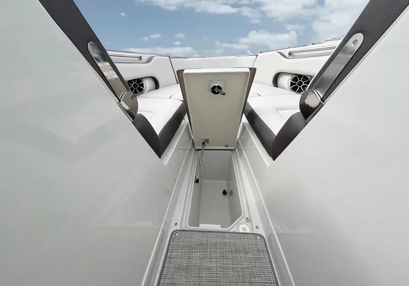 Slide: The Image of Crownline Boats 260 XSS 2026 - 8