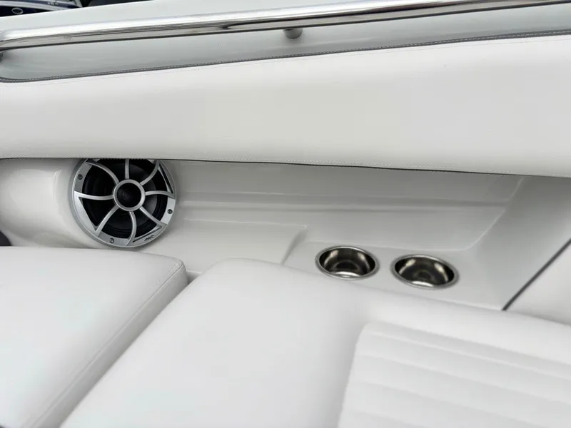 Slide: The Image of Crownline Boats 260 XSS 2026 - 9