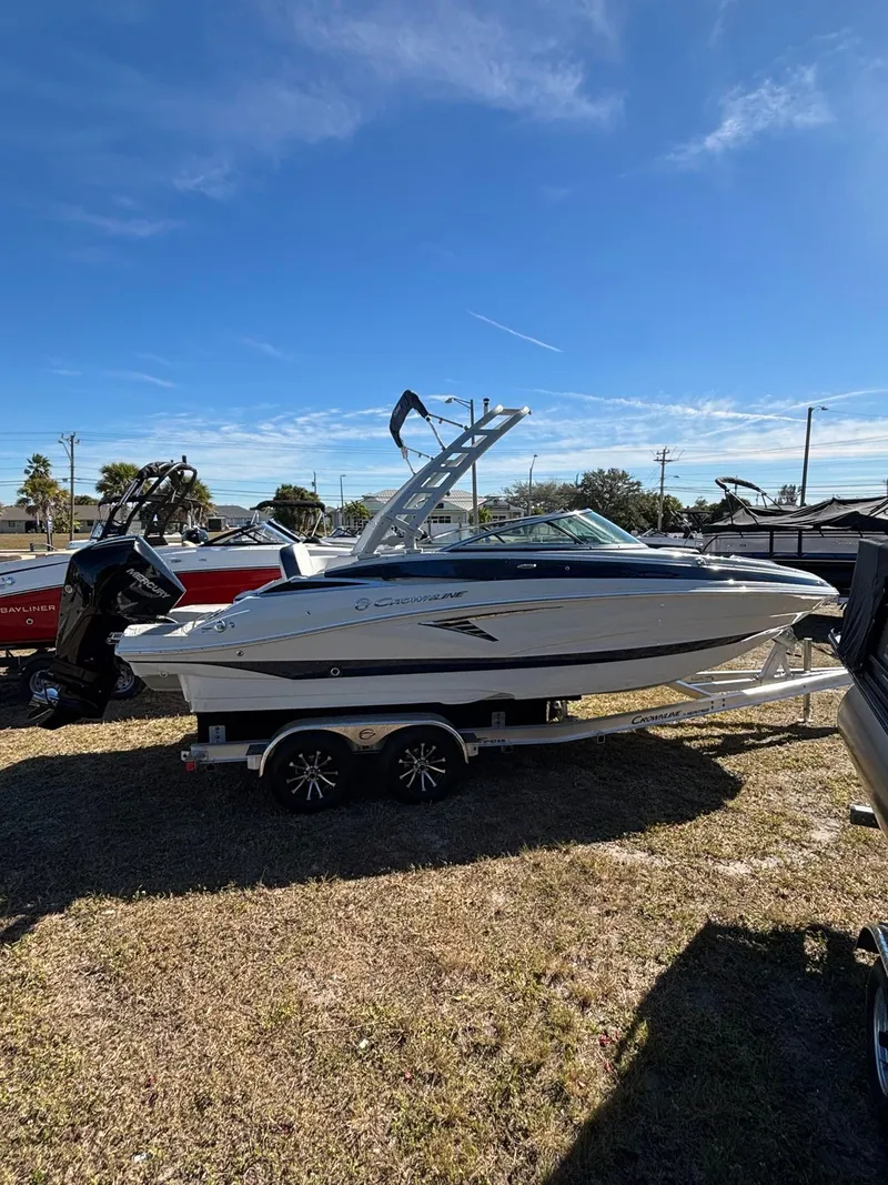 Slide: The Image of Crownline Boats E240XS 2026 - 11