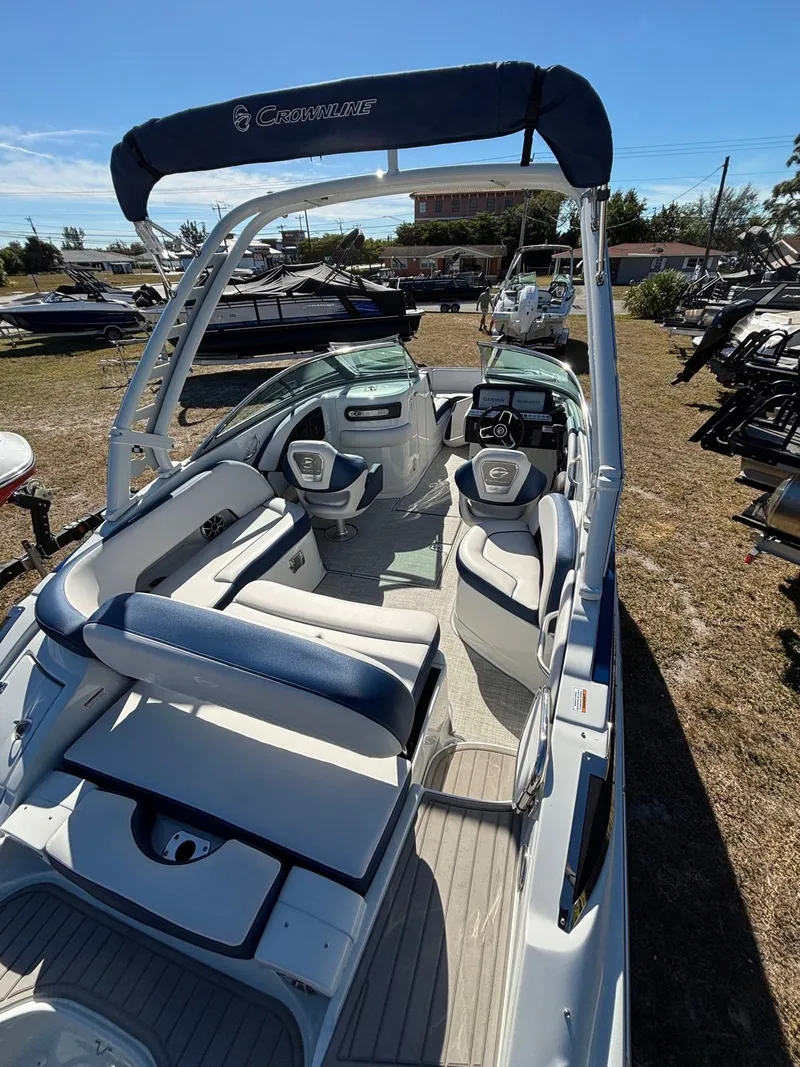 Slide: The Image of Crownline Boats E240XS 2026 - 4