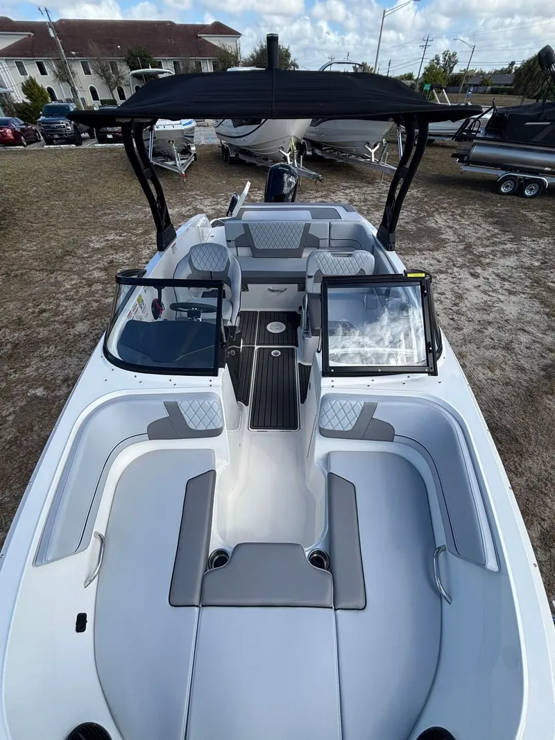 Slide: The Image of Bayliner VR5 2025 - 12