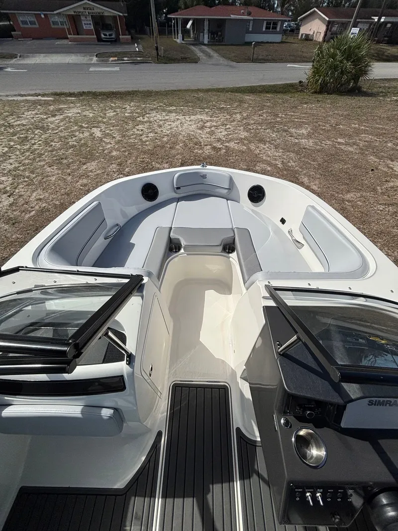 Slide: The Image of Bayliner VR5 2025 - 13