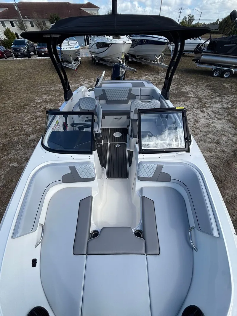 Slide: The Image of Bayliner VR5 2025 - 5