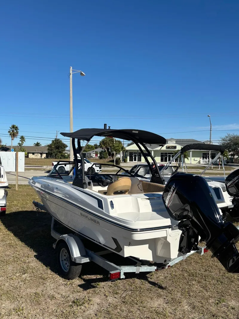 Slide: The Image of Bayliner VR4 2025 - 12