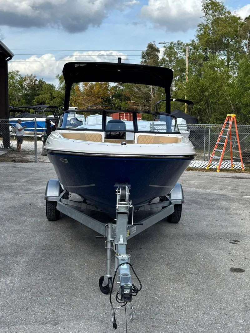 Slide: The Image of Bayliner VR4 2025 - 12