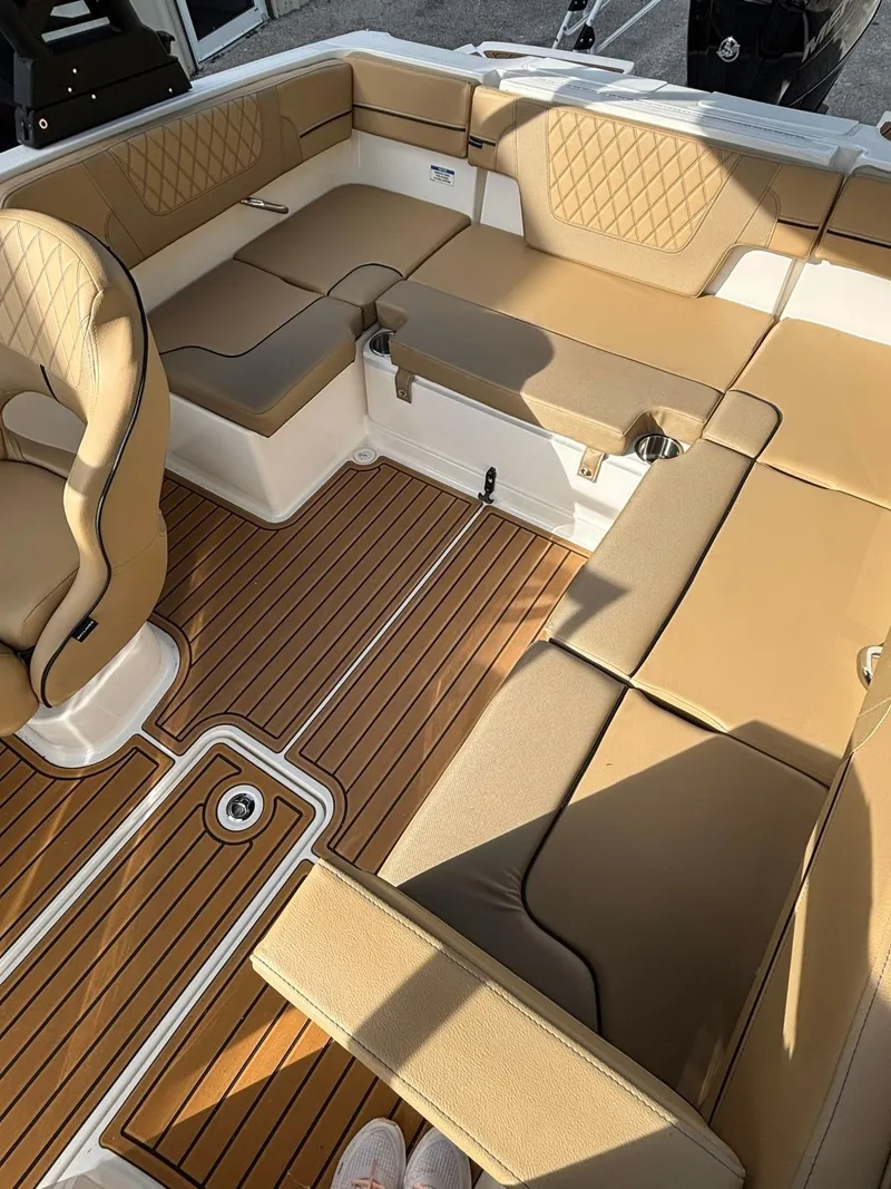 Slide: The Image of Bayliner VR4 2025 - 3