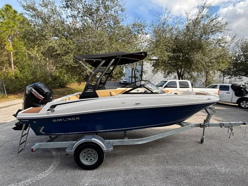 Slide: The Image of Bayliner VR4 2025 - 9